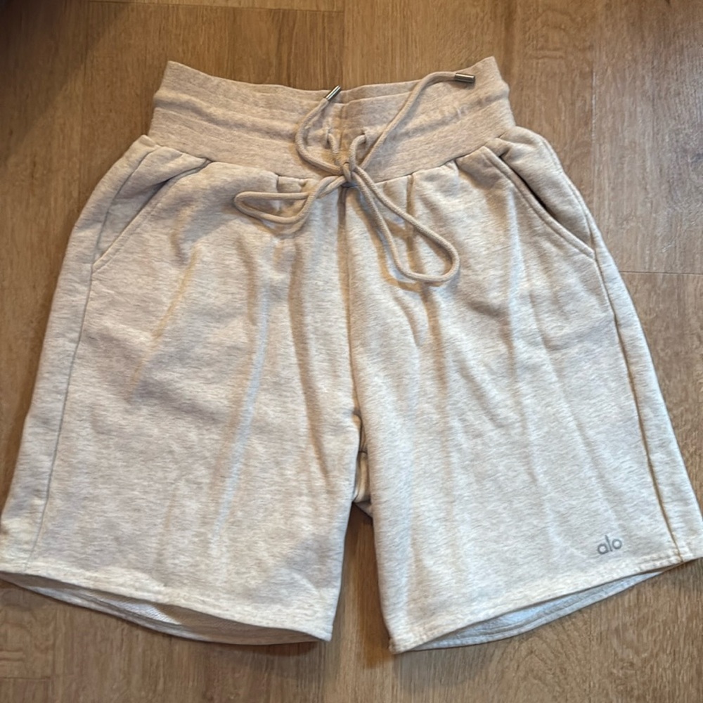 Alo Yoga Easy Sweat Short size XS